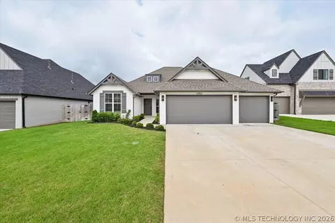 13702 S 21st St E, Bixby, OK 74008