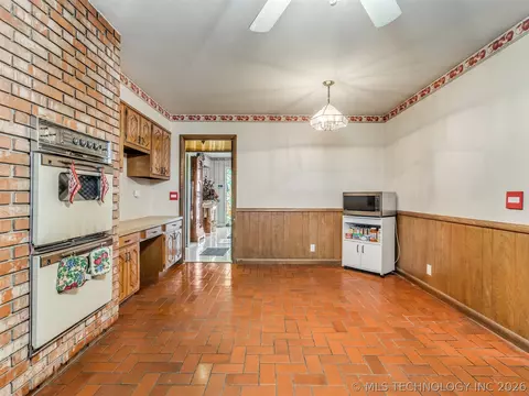 Kitchen - 1201 E 4th St, Okmulgee, OK 74447 photo 4 of 5