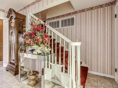 Entry Way - 1201 E 4th St, Okmulgee, OK 74447 photo 2 of 4