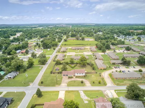 View/Area - 1201 E 4th St, Okmulgee, OK 74447 photo 4 of 6