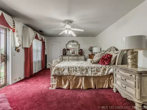 Bedroom - 1201 E 4th St, Okmulgee, OK 74447 photo 7 of 9