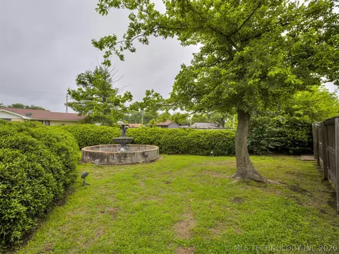 Exterior - 1201 E 4th St, Okmulgee, OK 74447 photo 6 of 7