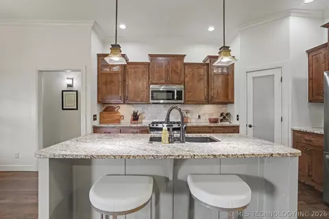 Kitchen - 1225 E 134th St, Glenpool, OK 74033 photo 2 of 5