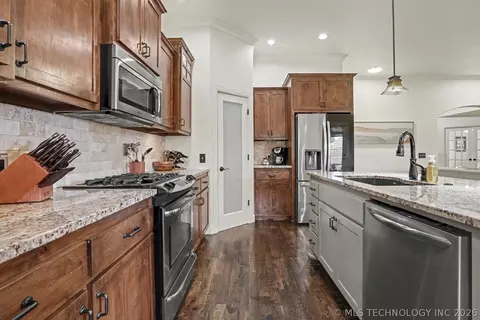 Kitchen - 1225 E 134th St, Glenpool, OK 74033 photo 5 of 5