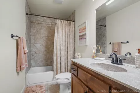 Bath - 1225 E 134th St, Glenpool, OK 74033 photo 5 of 6