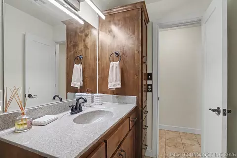 Bath - 1225 E 134th St, Glenpool, OK 74033 photo 6 of 6