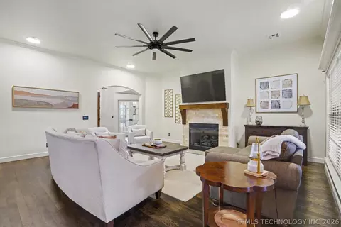 Living - 1225 E 134th St, Glenpool, OK 74033 photo 4 of 4