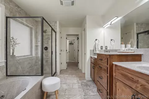 Bath - 1225 E 134th St, Glenpool, OK 74033 photo 1 of 6