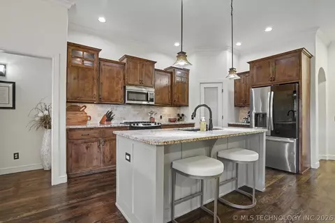 Kitchen - 1225 E 134th St, Glenpool, OK 74033 photo 3 of 5