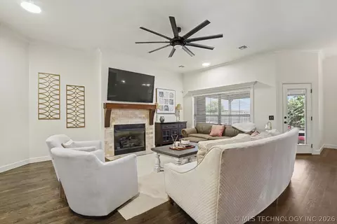 Living - 1225 E 134th St, Glenpool, OK 74033 photo 3 of 4