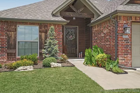 Exterior - 1225 E 134th St, Glenpool, OK 74033 photo 3 of 4