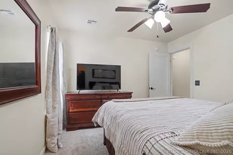Bedroom - 1225 E 134th St, Glenpool, OK 74033 photo 4 of 6