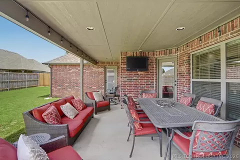 Exterior - 1225 E 134th St, Glenpool, OK 74033 photo 4 of 4