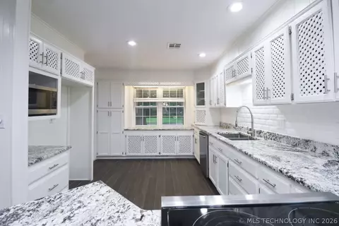 Kitchen - 9527 E 34th St, Tulsa, OK 74145 photo 5 of 5