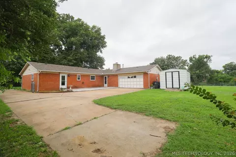 Exterior - 9527 E 34th St, Tulsa, OK 74145 photo 5 of 6