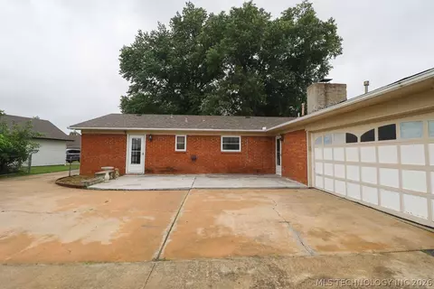 Exterior - 9527 E 34th St, Tulsa, OK 74145 photo 3 of 6