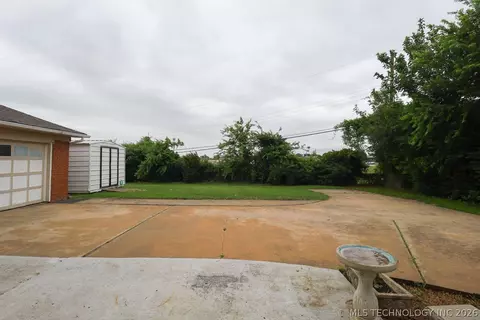 Exterior - 9527 E 34th St, Tulsa, OK 74145 photo 6 of 6