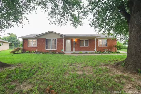 9527 E 34th St, Tulsa, OK 74145