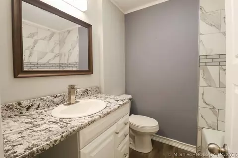 Bath - 9527 E 34th St, Tulsa, OK 74145 photo 2 of 5