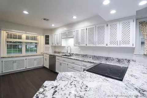Kitchen - 9527 E 34th St, Tulsa, OK 74145 photo 4 of 5