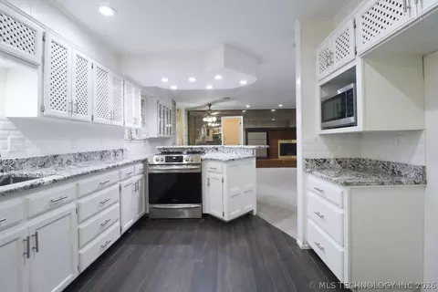 Kitchen - 9527 E 34th St, Tulsa, OK 74145 photo 2 of 5