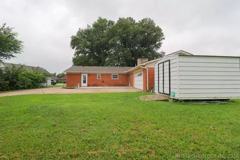 Exterior - 9527 E 34th St, Tulsa, OK 74145 photo 4 of 6