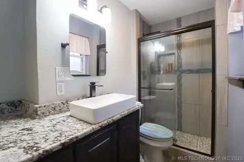 Bath - 9527 E 34th St, Tulsa, OK 74145 photo 5 of 5