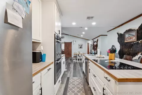Entry Way - 2801 E 480, Pryor, OK 74361 photo 3 of 3