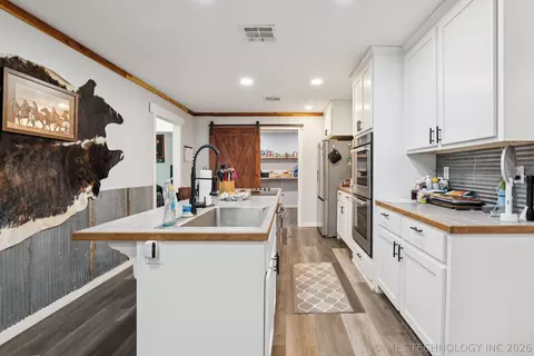 Kitchen - 2801 E 480, Pryor, OK 74361 photo 1 of 2