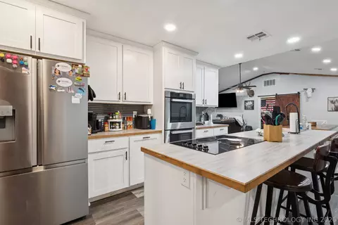 Kitchen - 2801 E 480, Pryor, OK 74361 photo 2 of 2