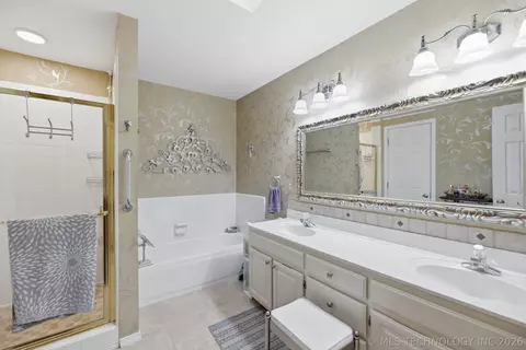 Bath - 1085 E 138th St, Glenpool, OK 74033 photo 4 of 4