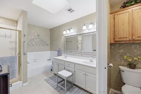 Bath - 1085 E 138th St, Glenpool, OK 74033 photo 3 of 4