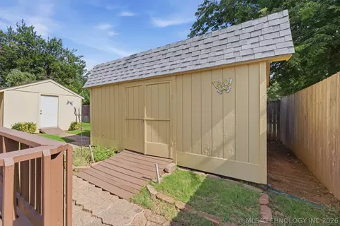Exterior - 1085 E 138th St, Glenpool, OK 74033 photo 5 of 9