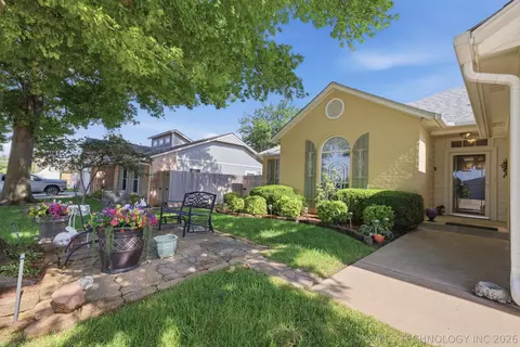Exterior - 1085 E 138th St, Glenpool, OK 74033 photo 1 of 9