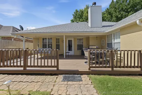 Exterior - 1085 E 138th St, Glenpool, OK 74033 photo 4 of 9