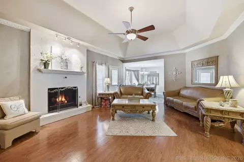 Living - 1085 E 138th St, Glenpool, OK 74033 photo 2 of 2