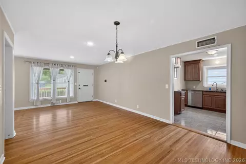 Living - 5813 E 20th St, Tulsa, OK 74112 photo 4 of 10