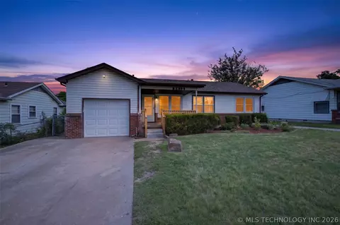 Exterior - 5813 E 20th St, Tulsa, OK 74112 photo 6 of 8