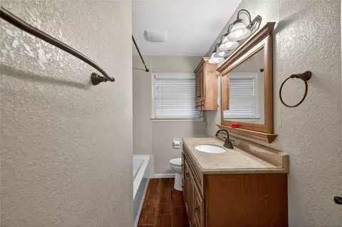 Bath - 5813 E 20th St, Tulsa, OK 74112 photo 1 of 2