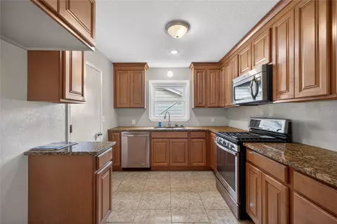 Kitchen - 5813 E 20th St, Tulsa, OK 74112 photo 1 of 2