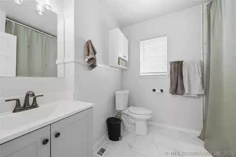 Bath - 3514 E Haskell St, Tulsa, OK 74115 photo 1 of 1