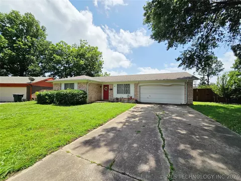 1121 W 14th Pl, Claremore, OK 74017