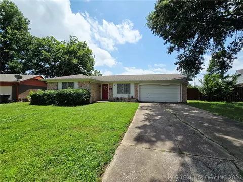 1121 W 14th Pl, Claremore, OK 74017