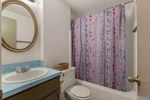 Bath - 11411 E 37th Pl, Tulsa, OK 74146 photo 2 of 2