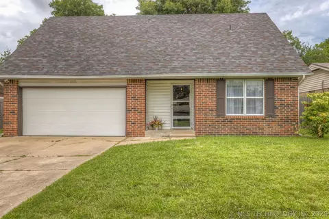 Exterior - 11411 E 37th Pl, Tulsa, OK 74146 photo 2 of 8