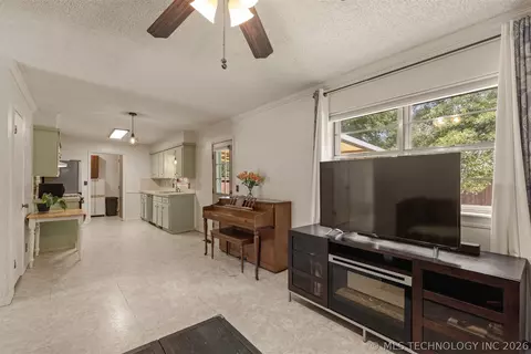Entry Way - 11411 E 37th Pl, Tulsa, OK 74146 photo 5 of 7