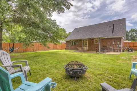 Exterior - 11411 E 37th Pl, Tulsa, OK 74146 photo 4 of 8