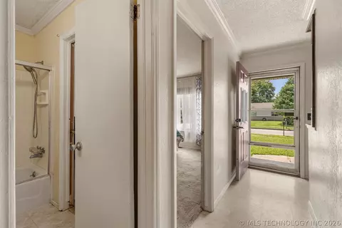 Entry Way - 11411 E 37th Pl, Tulsa, OK 74146 photo 4 of 7