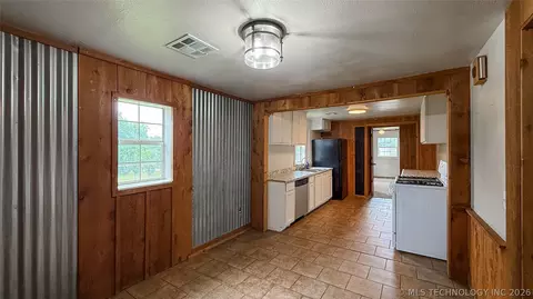 Entry Way - 433 S 4th, Roff, OK 74865 photo 6 of 8