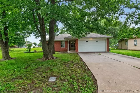 1418 N Creek St, Dewey, OK 74029
